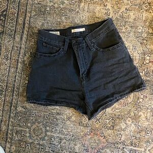 Levi’s • 80s Mom Shorts